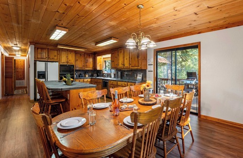 Truckee Cabin | Whiskey Springs by Avantstay Classic Cabin Near Tahoe Donner Ski Area!