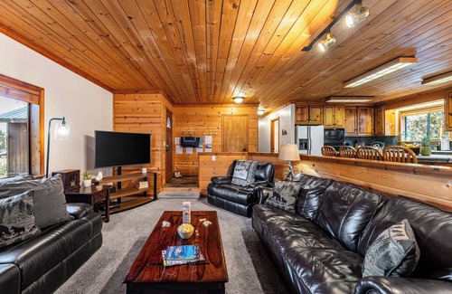 Truckee Cabin | Whiskey Springs by Avantstay Classic Cabin Near Tahoe Donner Ski Area!