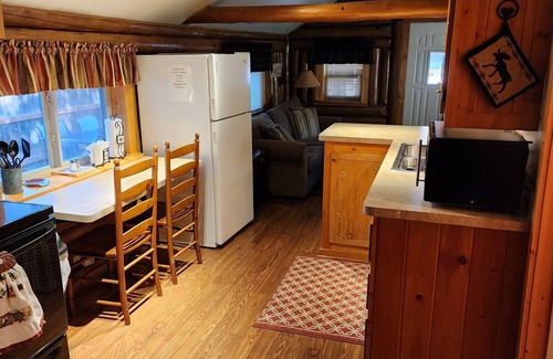 West Yellowstone Cabin | WHISKEY SPRINGS CABINS #1nCozy and delightful, in town convenience