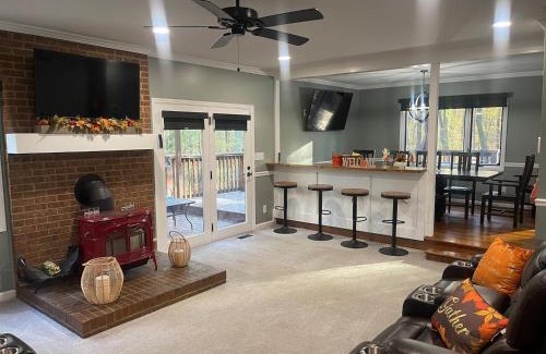 McLeansville House | Whisper Chalet Reunions Groups 20 Plus Guests