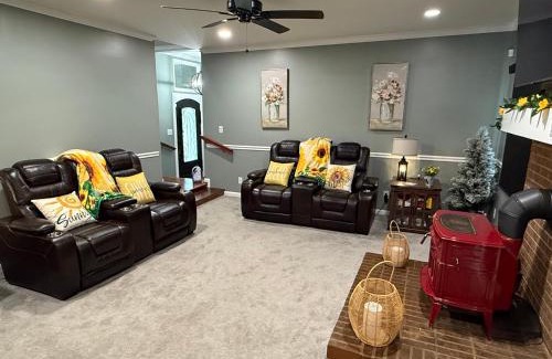 McLeansville House | Whisper Chalet Reunions Groups 20 Plus Guests