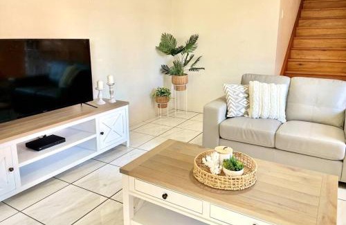 Bongaree Apartment | WHISPERING PALMS