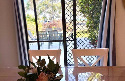 Bongaree Apartment | WHISPERING PALMS