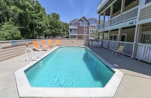Duck House | Whispering Waves - 5 BR Oceanside Home in Duck w/Private Pool, Dogs Allowed