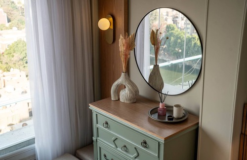 Zamalek Apartment | Whispers Of The Nile !