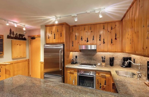 Whistler Village Condo | Whistler Village condo w/pvt hot tub