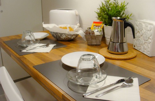 Genil Apartment | WHITE apartment for SKI and ALHAMBRA. Private garage