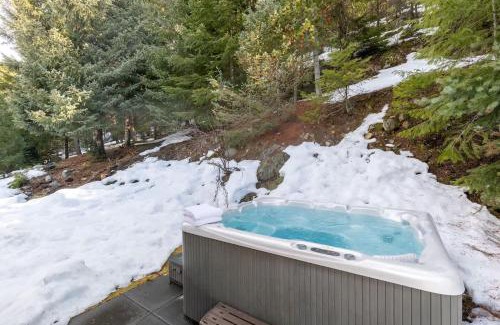 Whistler House | White Gold Chalet - Spacious Family-Friendly Chalet, Hot Tub, Mountain Views, Log Fireplace