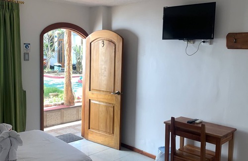 Bahia de la Academia Hotel | White House Galapagos