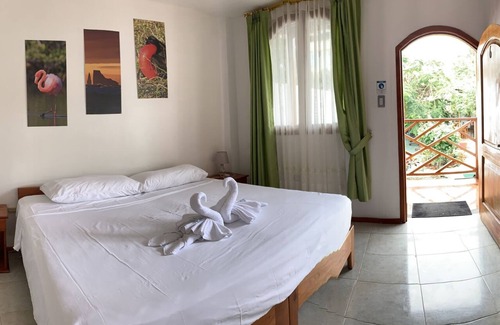 Bahia de la Academia Hotel | White House Galapagos