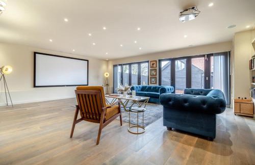 Halesworth House | White House Lodges - Dragonfly