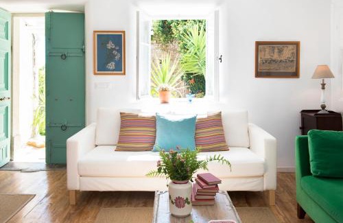 Ano Korakiana House | White Jasmine Cottage