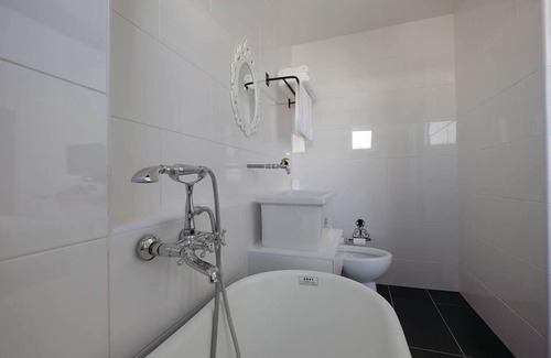 Malim Jaya Hotel | White Loft Hotel