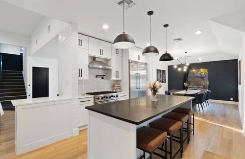 Wetmore House | White Lotus | Pool+ Hot Tub +Mini Golf +Sleeps 16+