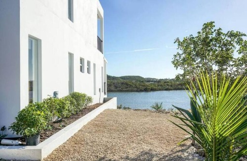 Venetian Road Settlement Villa | White Modern Flamingo Lake Villa
