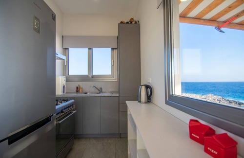 Agia Marina House | White Rock Cave Villa