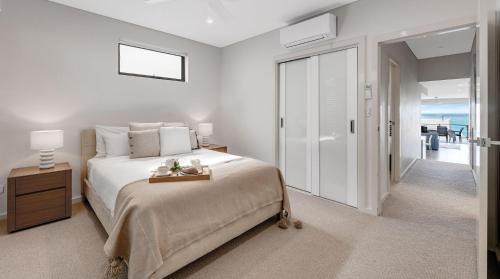 Yamba Apartment | White Sails 1 - Overlooking Convent Beach