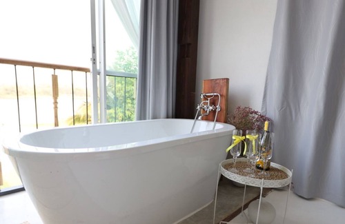 Kamphaeng Phet House | White Wall Riverfront Hotel