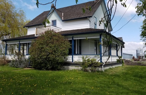 Delta House | White Willow Farms and Guesthouse located on a large property.