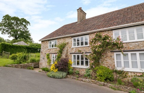 Monkton House | WHITEHALL FARM COTTAGE, family friendly, with open fire in Honiton