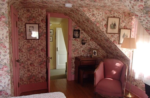 Coon Rapids Bed & Breakfast | Whiterock Conservancy - Elizabeth's Loft in the Historic Garst Farmhouse