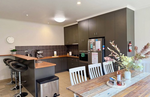 Torquay House | WHITES RETREAT (THE ESPLANADE)