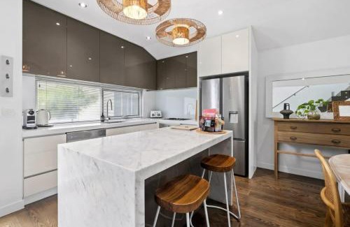 Torquay Apartment | Whitewash Beachfront Apartment on The Esplanade