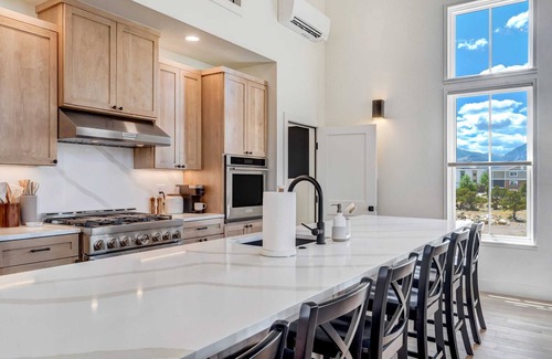 Buena Vista House | Whitewater Villa! 5BR Lux South Main Home!