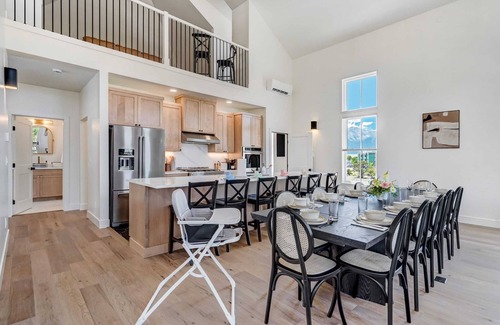 Buena Vista House | Whitewater Villa! 5BR Lux South Main Home!