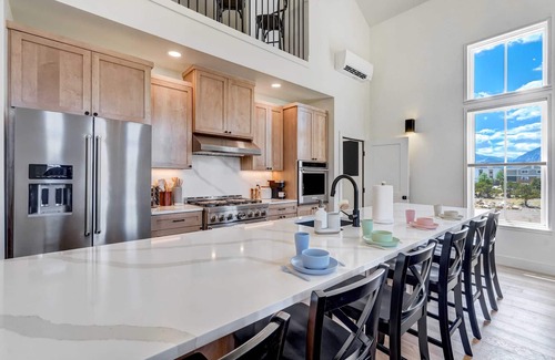 Buena Vista House | Whitewater Villa! 5BR Lux South Main Home!