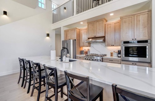 Buena Vista House | Whitewater Villa! 5BR Lux South Main Home!