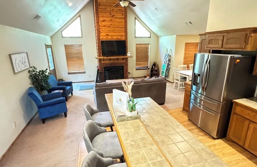 Vian House | Whitley and Cooper’s Sweet Retreat, Tenkiller Lake