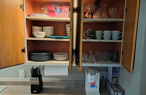 Dubuque House | Whole Home by Heritage Trail, quiet street, outdoor games