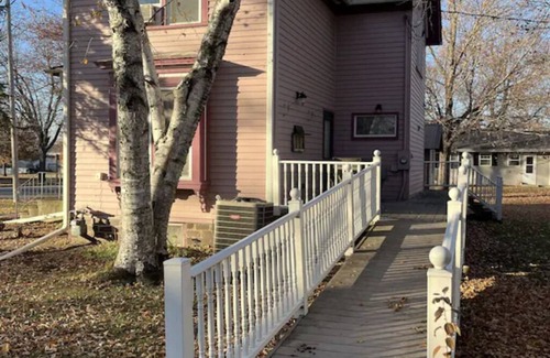 St. Ansgar House | Whole Home in the Heart of St. Ansgar, Iowa