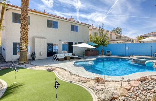 Las Vegas House | Whole home,pool/spa great location and 15m to Vegas strip, hike,golf,attractions