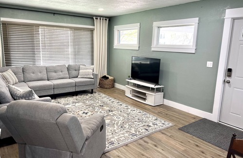 Sabetha House | Whole house-Small town charm