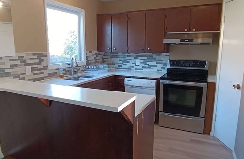 Northwest Calgary House | Whole Unit- 4 Bedroom Duplex- Full privacy