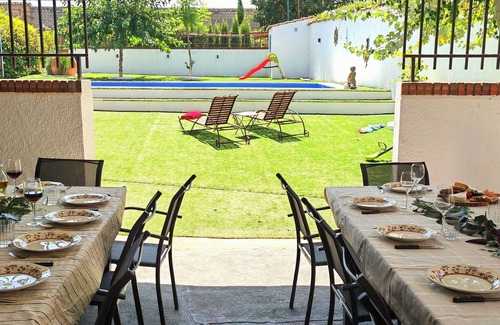 La Calzada de Oropesa Cottage | Wide Casa Rural for to 16 persons, ideal for family and friends with games room.