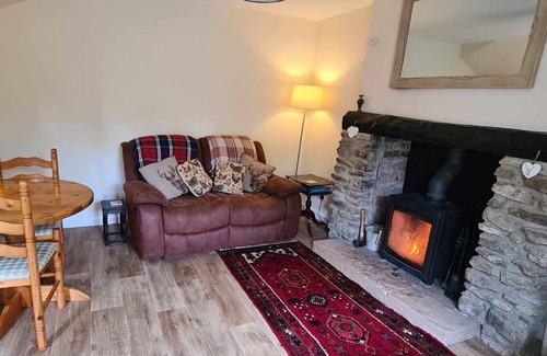 Huntsham Cottage | Widgery Cottage: Cozy Countryside Retreat In Rural Devon Village