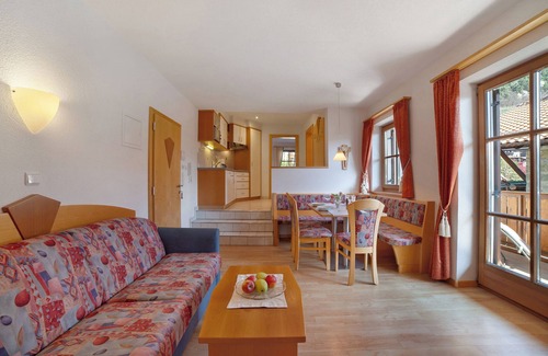 Lagundo Apartment | Wiedmairhof Apartment 'Kaiser Alexander' with East balcony, Shared Terrace, Shared Garden and Wi-Fi