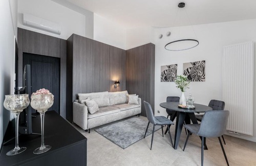 Wesoła Zachod Apartment | Wielopole Top Floor Apartments by Hostly