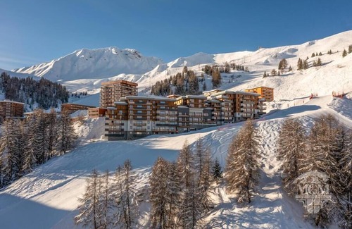 Plagne Centre Apartment | Wifi, ski-in/ski-out & foot of the slopes, view mountain, swimming pool, balcony, parking, tv, 63m²