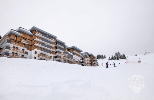 Plagne Centre Apartment | Wifi, ski-in/ski-out & foot of the slopes, view mountain, swimming pool, balcony, parking, tv, 63m²