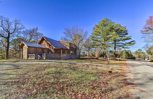 Wilburton Cabin | Wilburton Cabin w/Fire Pit, Mountain Views!