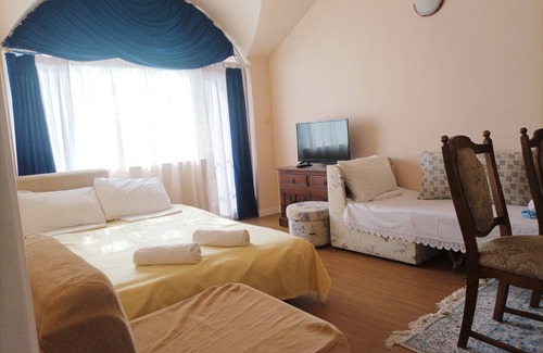 Saints Constantine and Helena Apartment | Wild Cherry Apartments - Apartment with FREE parking for 2 + 3