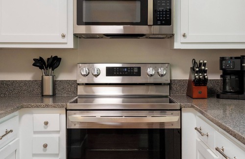 Twin Oaks House | Wild Dunes-Twin Oaks Lane-Updated, walk to beach and nearby shops!
