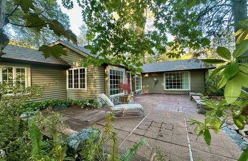 Gasquet House | Wild Smith River Front Home