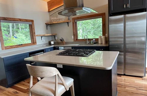 Apple Ridge Cabin | Wild Thing - Blowing Rock, Hot Tub, Big Views, NEW