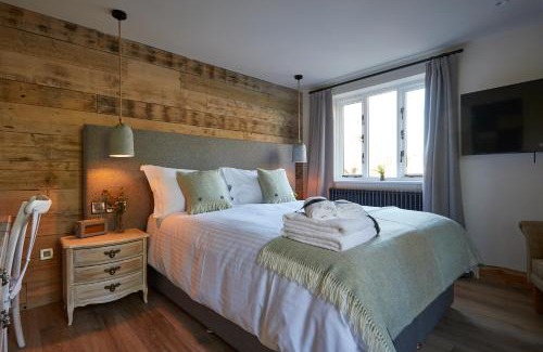 Ampney Crucis Hotel | Wild Thyme & Honey - Cirencester-Cotswolds