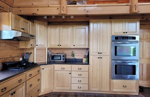 Alpine Cabin | Wild Wind Lodge with beautiful woodwork and views